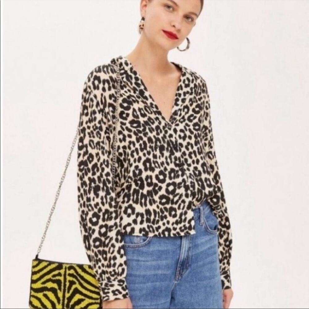 Topshop Leopard Print V-neck Button Down Blouse Size 8 Medium